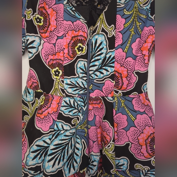 Beautiful Peplum Ankara Top, Floral Print And Beaded Chest Detail - Picture 7 of 16